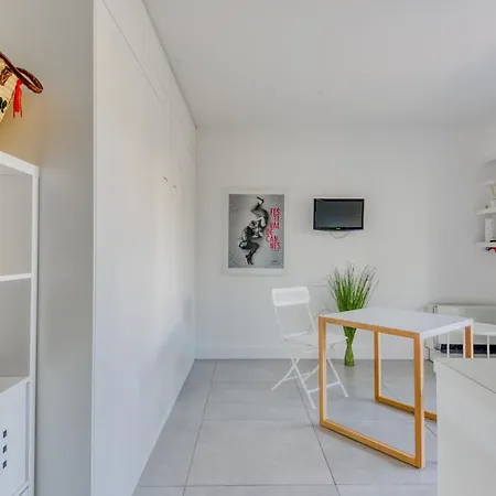 Modern Design Studio - Piscine - Standing - Clim - Wifi - Terrasse Apartman *